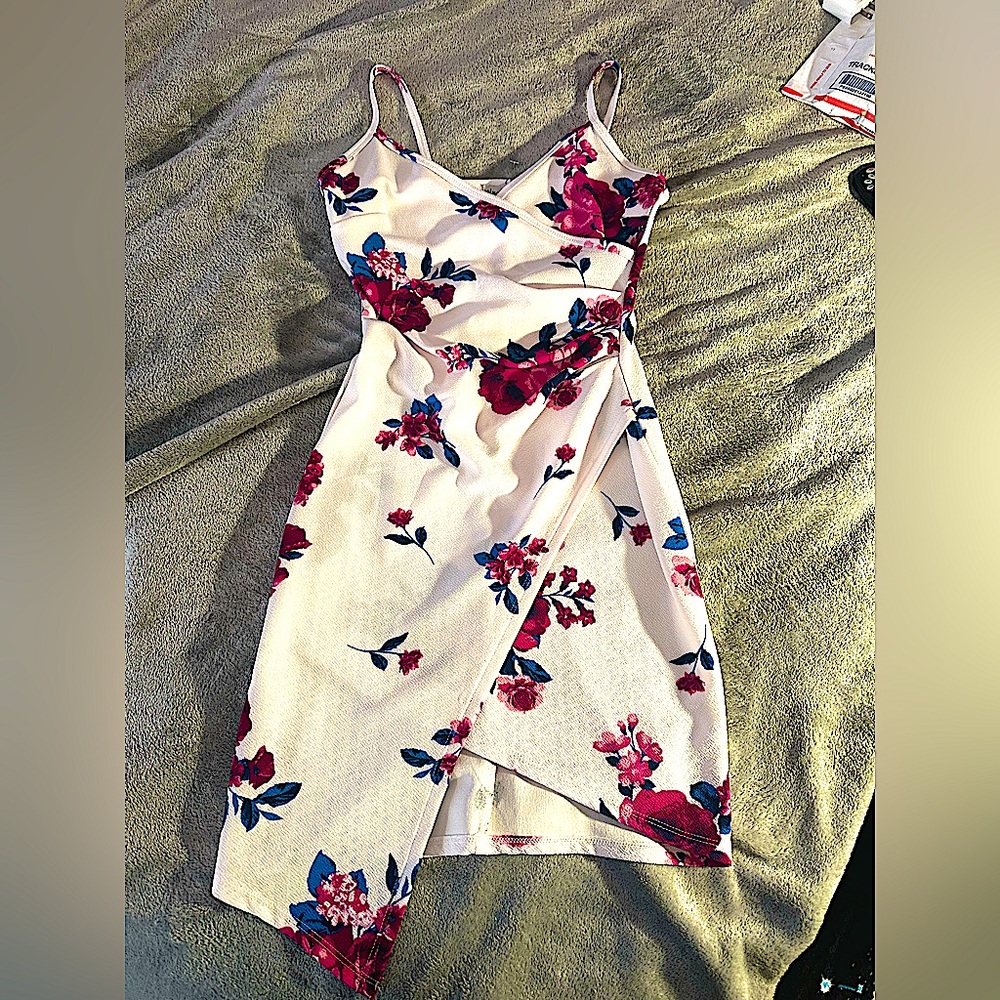 Almost Famous floral pattern spaghetti strap  mini dress size Small